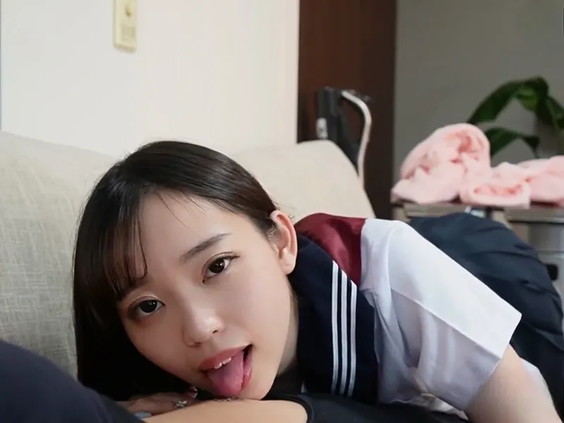 Nữ sinh ngây thơ bị tên đàn ông cặc bự dập vào lồn